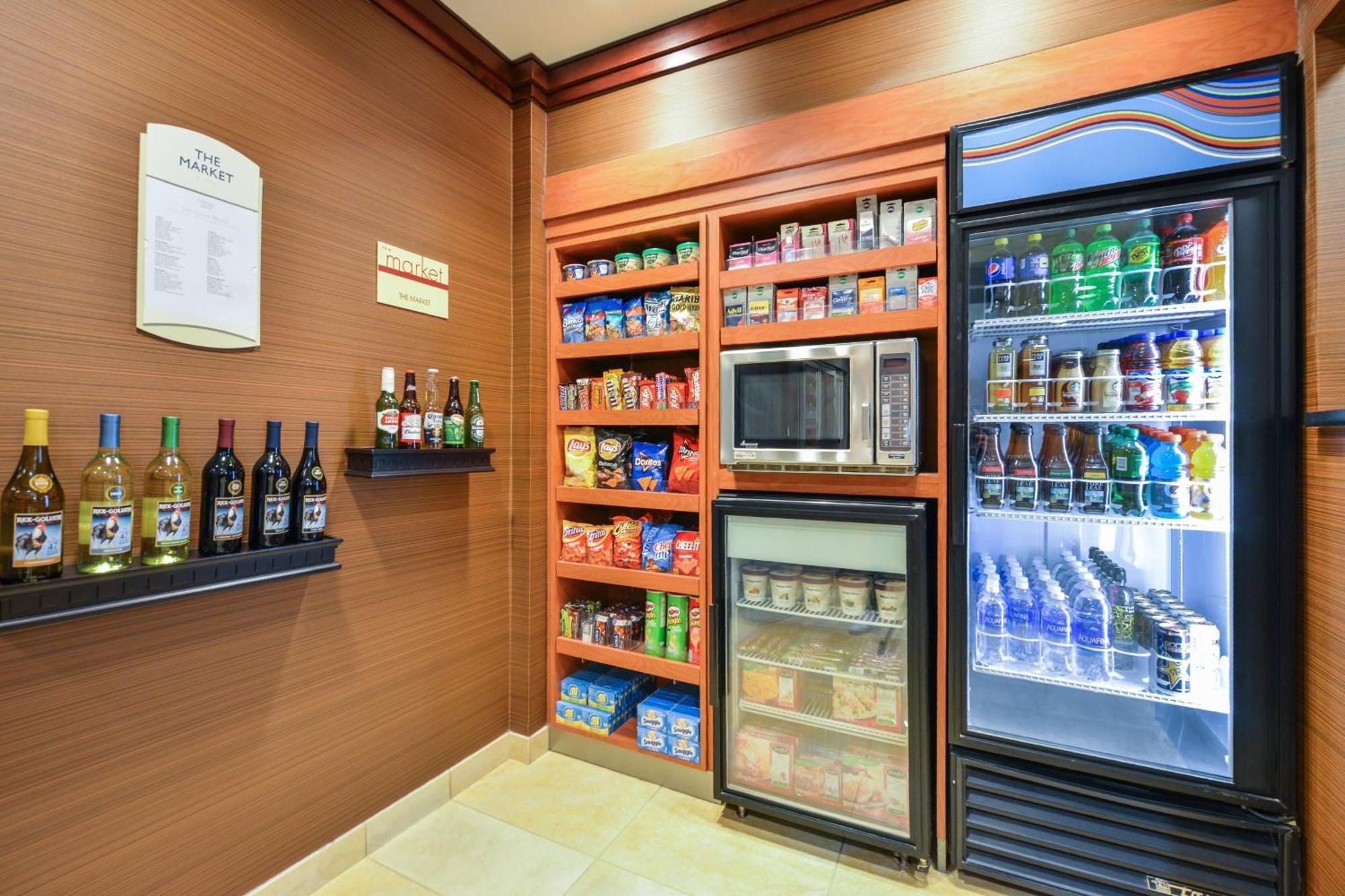 Fairfield Inn & Suites Уайт-Марш Экстерьер фото