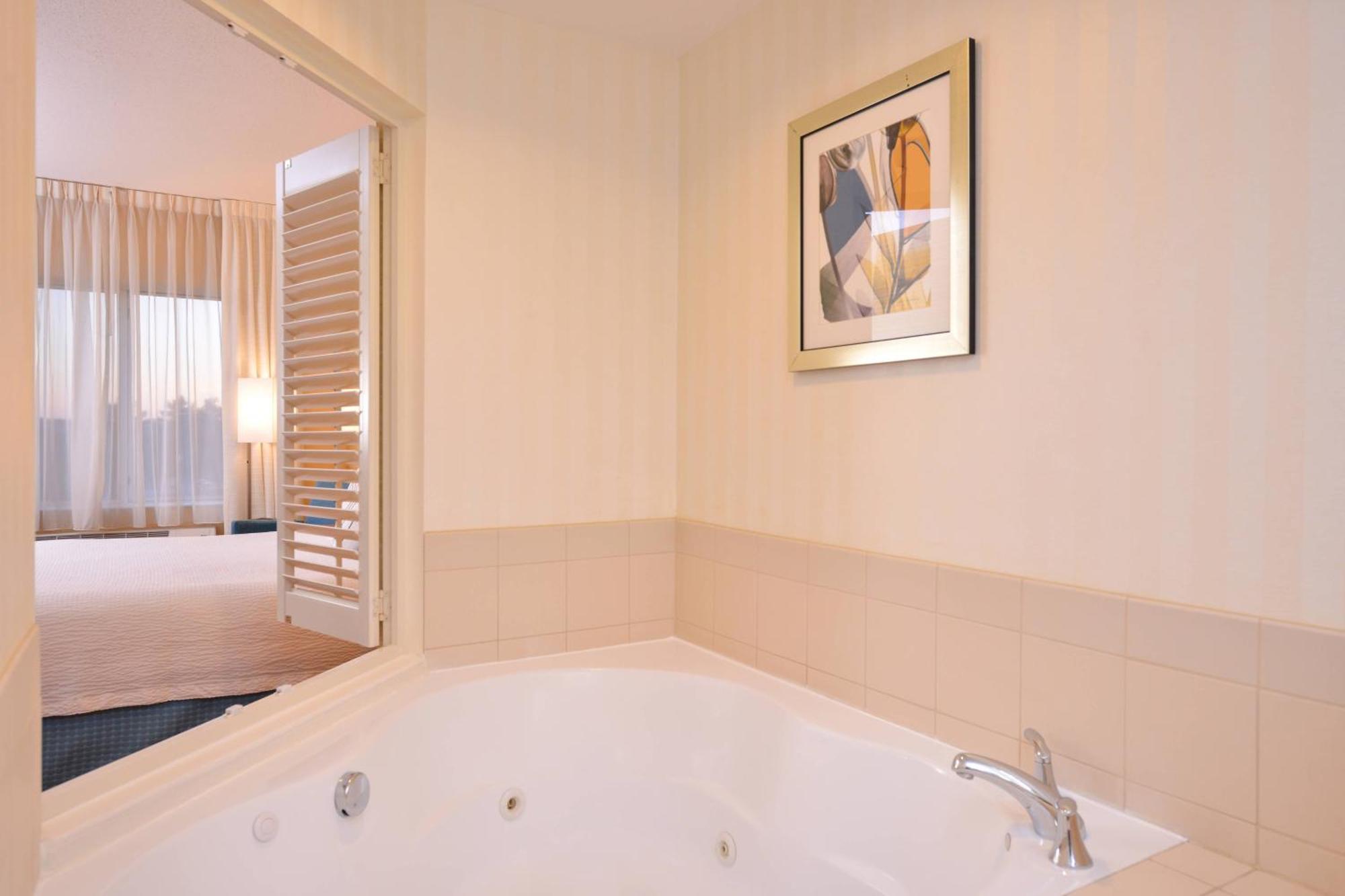 Fairfield Inn & Suites Уайт-Марш Экстерьер фото